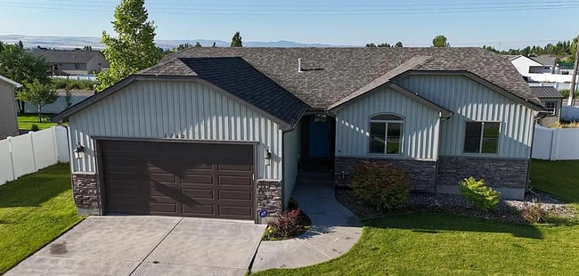 Building Photo - 5 Bed 3 Bath Home in Idaho Falls