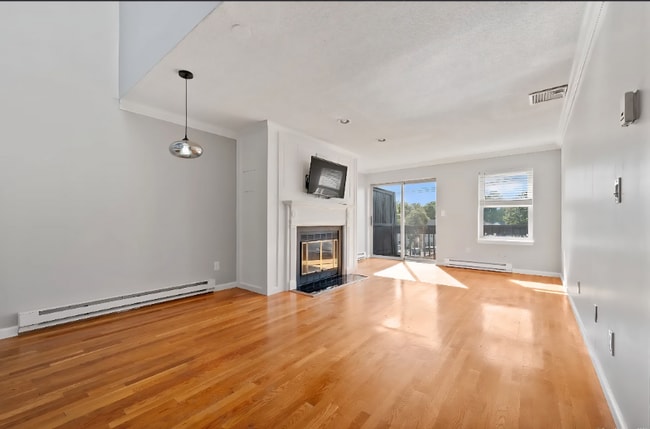 Building Photo - 140 Kane St