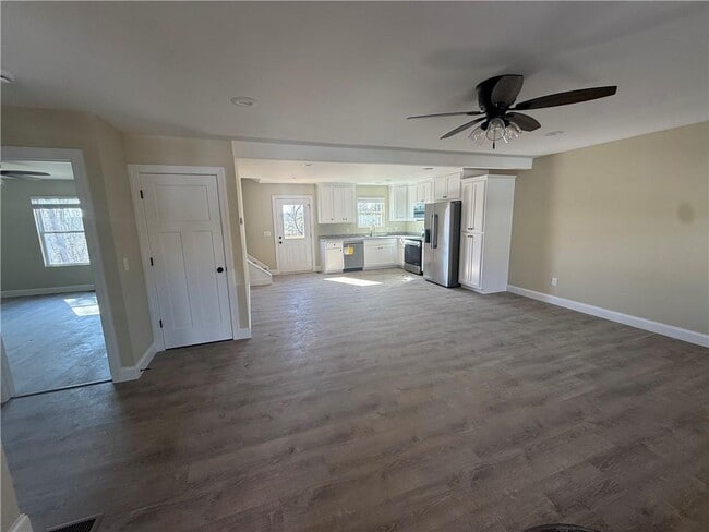 Photo - 425 Grand Oaks Ln