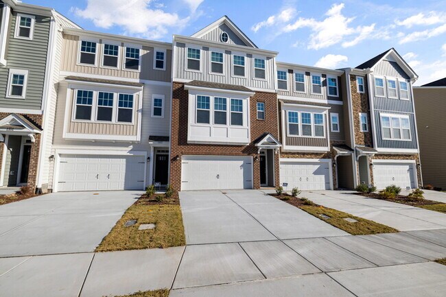 Available 08/15! Spacious Townhome in Prime Andrew Chapel Community