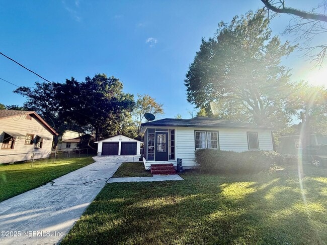 Building Photo - 3526 Hyacinth St