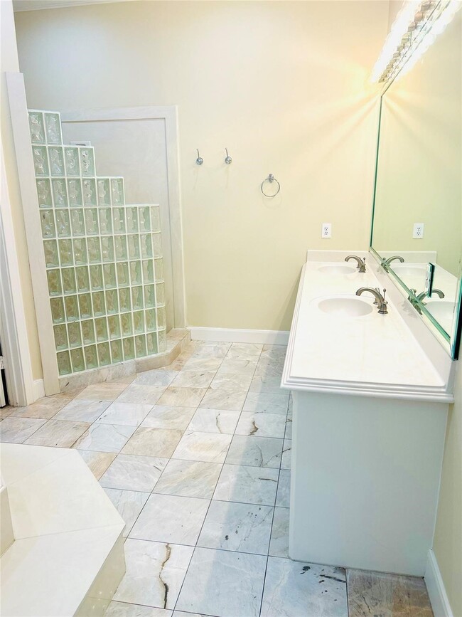 Building Photo - 807 Kipp Ave Unit B Rental