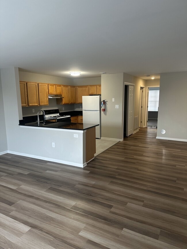 Cocina/Área de comedor - 120 N 4th Ave