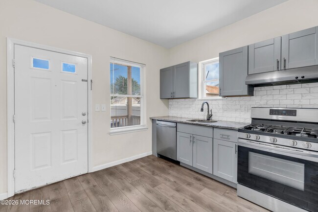 102 Broad St Unit 1