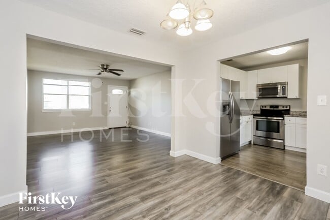 Photo - 2214 Red Oak Dr