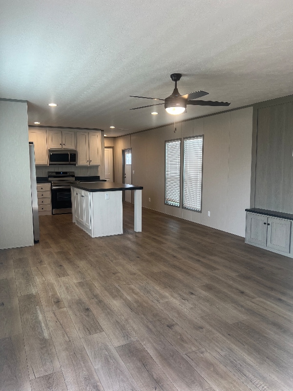 Photo - 2001 FM 1195