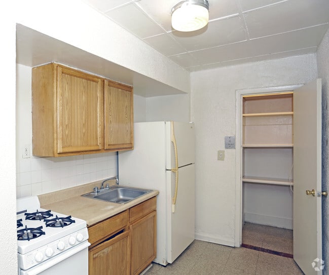 Photo - 324,339 and 431 Broadway