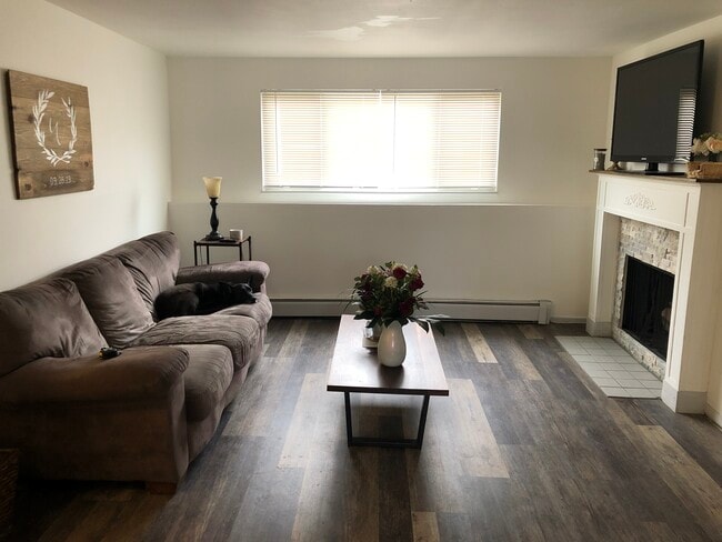 Photo - 2145 King St Unit 02