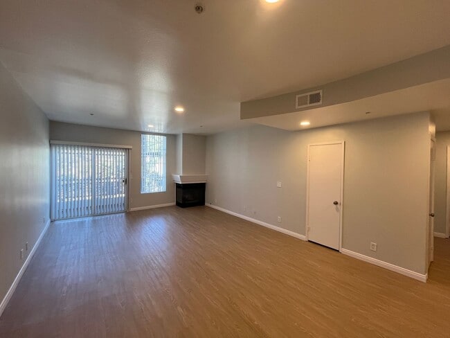 Photo - 16070 Sunset Blvd