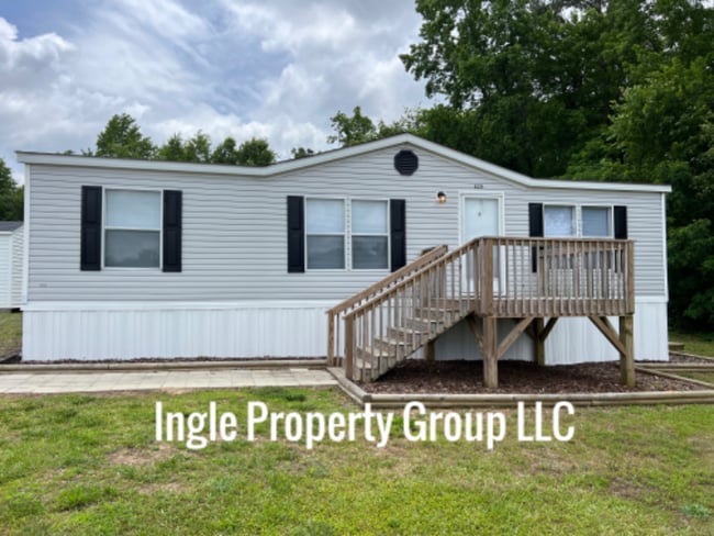 Photo - 220 Sandy Rd