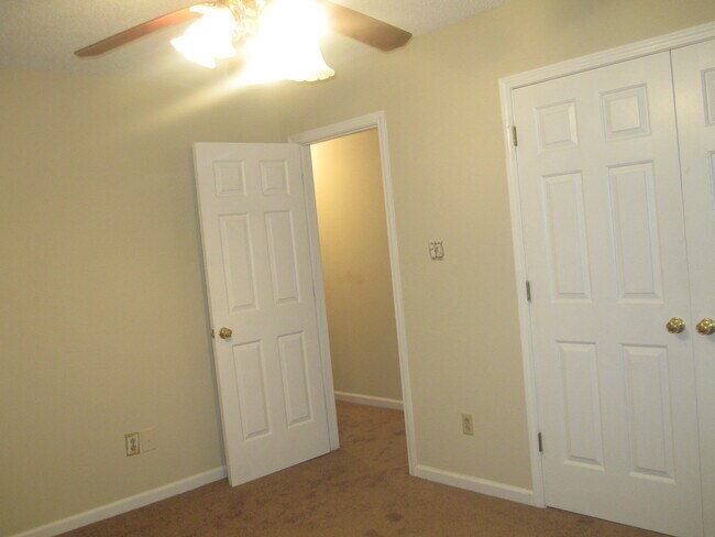 Photo - 307 Commons Ct