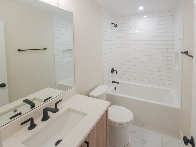 Photo - 4853 N Seeley Ave Unit 2C