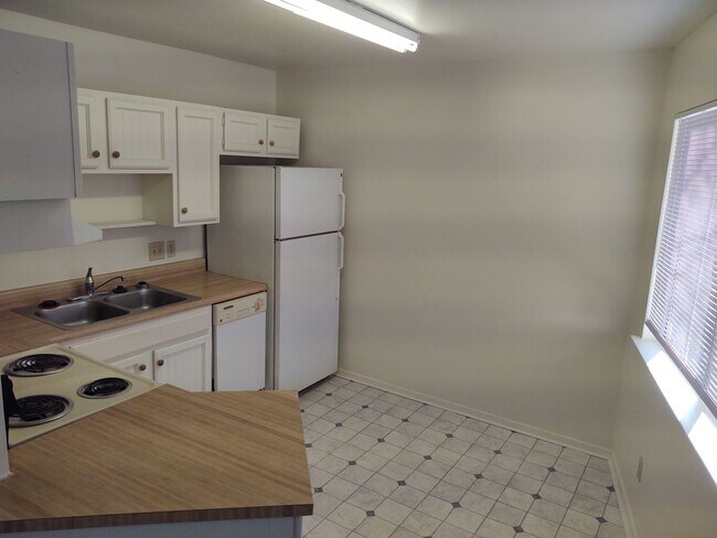 Photo - 1644 Post Rd Unit #3