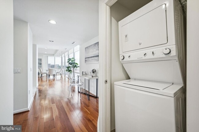 Photo - 930 Wayne Ave Unidad 1205