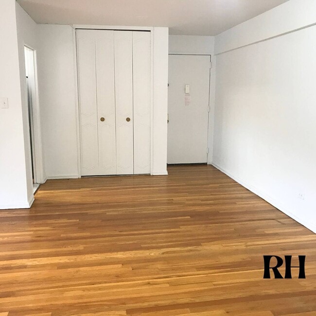 Photo - 1199 E 53rd St Unit 7B