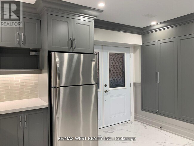 Photo - 1495 King St W