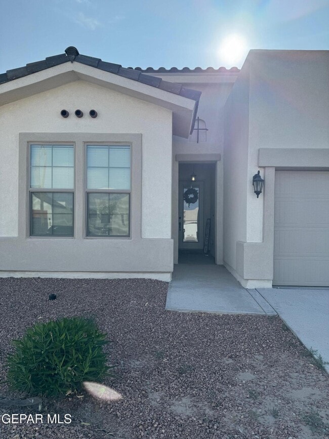 Photo - 229 Farnborough St