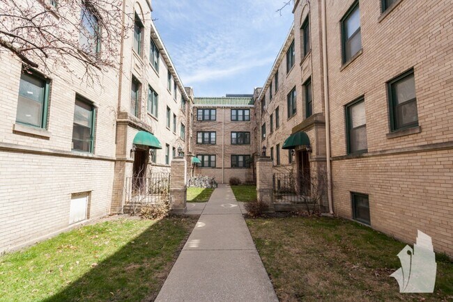 Photo - 4841 N Wolcott Ave Unidad 4843-3B Rental