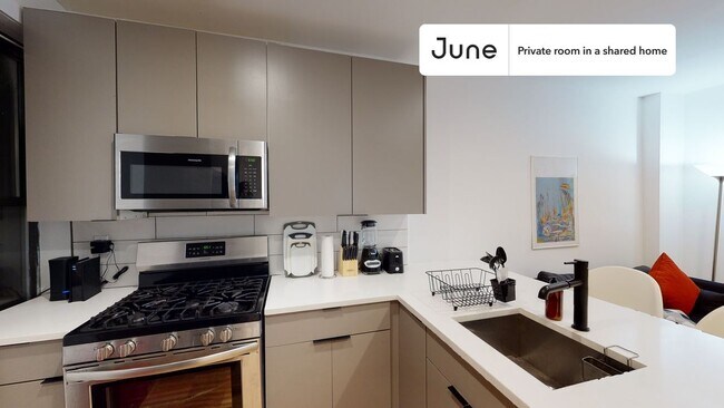 Room in Shared 4 bed/2 bath home in Ridgewood