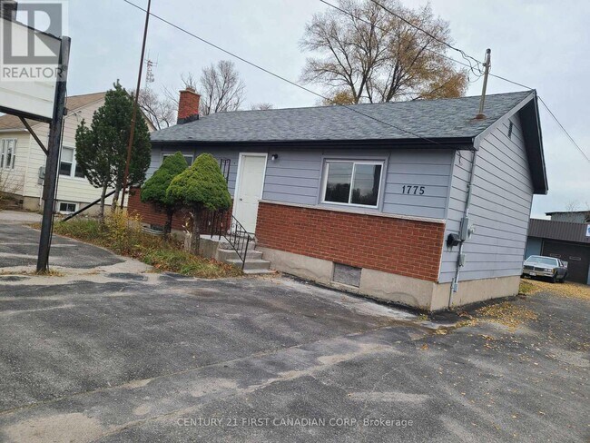Photo - 1775 Oxford St E