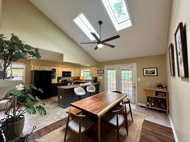 Photo - 1205 Woodbridge Dr