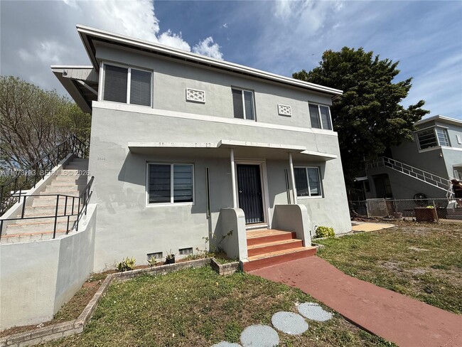 Building Photo - 2341 NW 14th St Unit 2