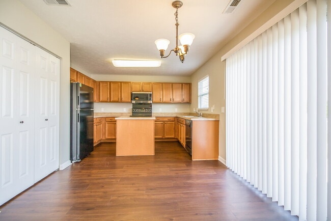 Photo - 902 Grand Oak Dr