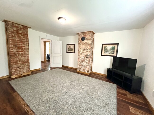 Photo - 104 1st St Unit Apartment B