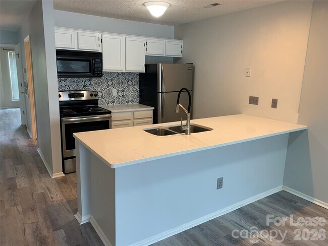 Photo - 912 Southwest Dr