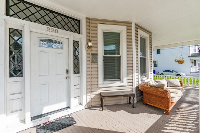 Photo - 228 W 28th St