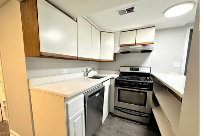 Photo - 2523 N California Ave Apartments