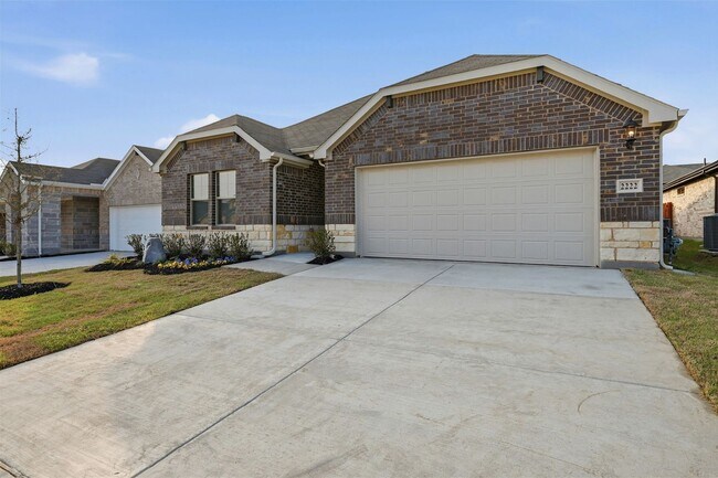 Photo - NEW CONTRUCTION 3/2/2 FOR LEASE IN SHERMAN!