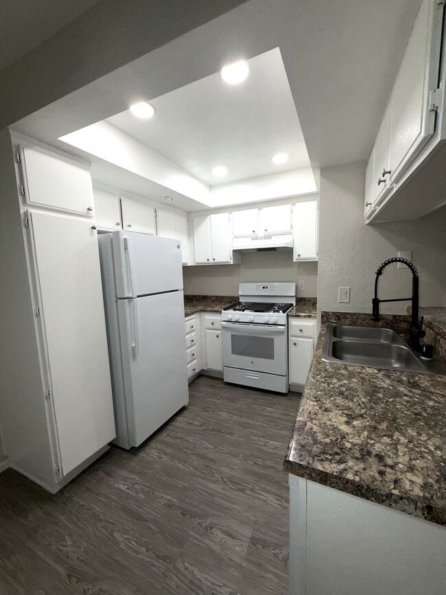 4119 Van Buren Boulevard Unidad 28