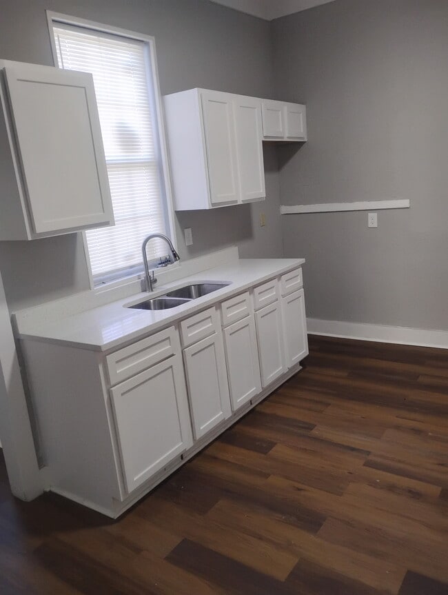Photo - 1105 Azalia St