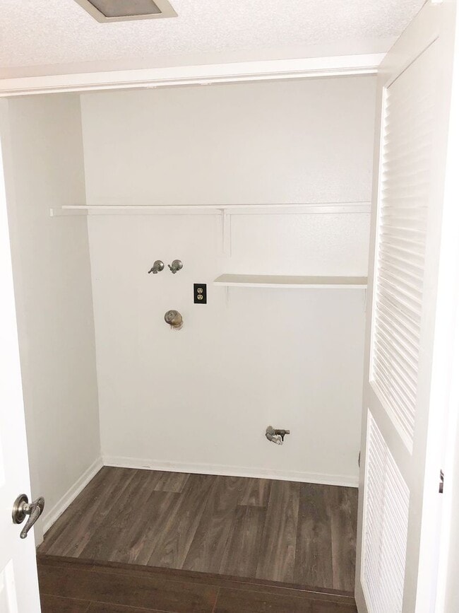 Photo - 2 bedroom 2 bathrooms Available NOW