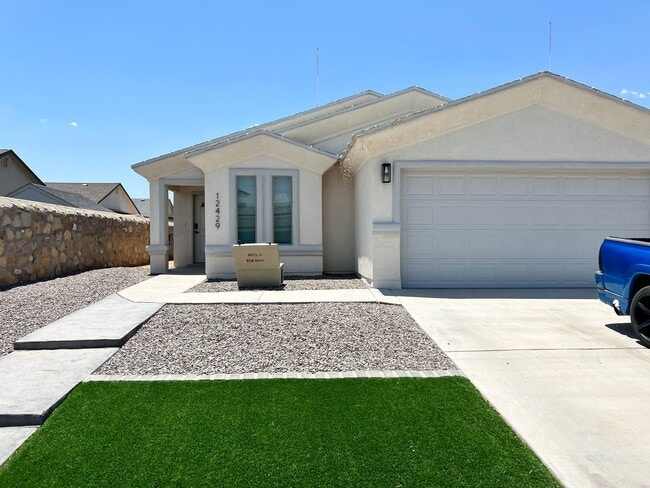 Building Photo - Spacious four bedroom home in the desirable Northeast Heights