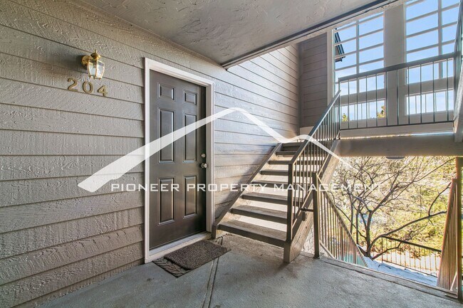 Photo - Cozy Condo with Balcony and Washer/Dryer