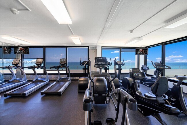 Building Photo - 5555 Collins Ave Unit 8P