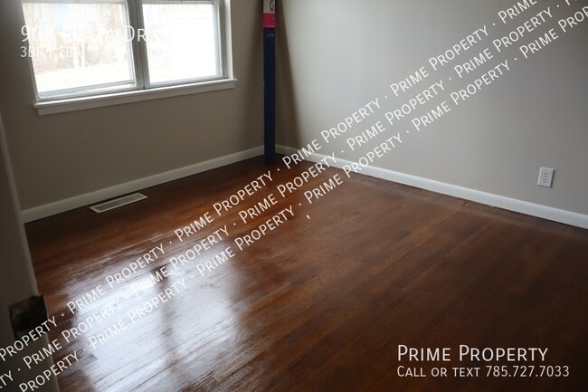 Photo - 908 Plaza Dr