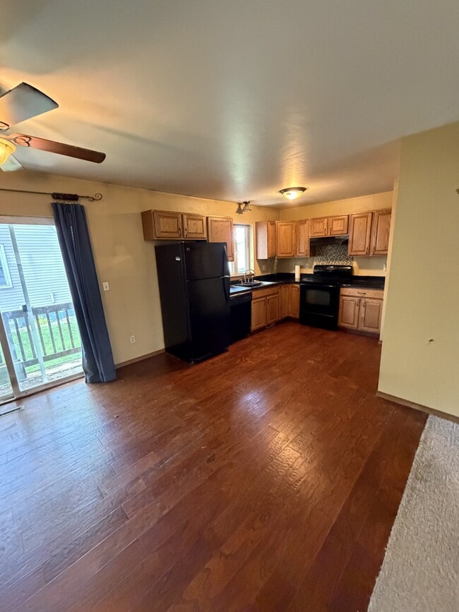 Photo - 469 Dutton Ave