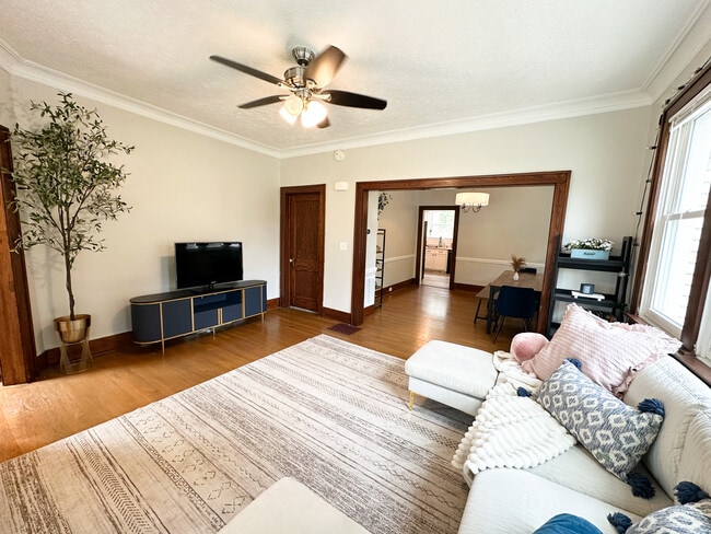 Photo - 455 Delaware St SE