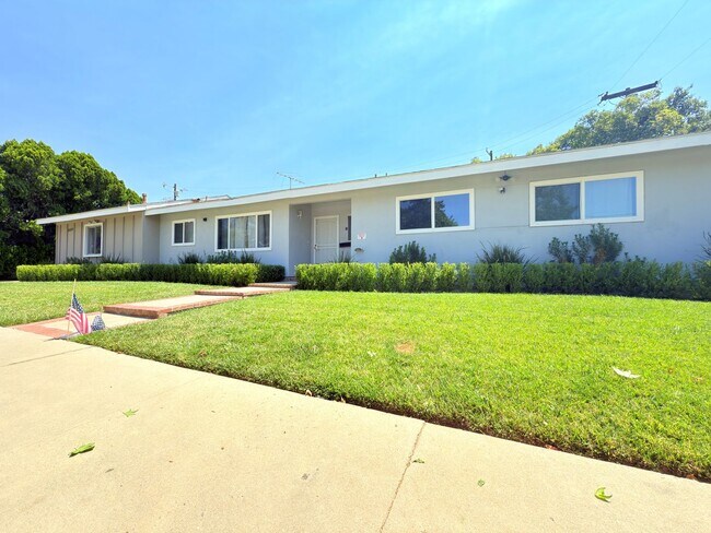 Building Photo - 4-Bedroom Home in Prime Northridge Location