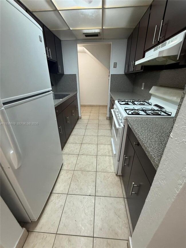 Photo - 1305 W 53rd St Unit 406
