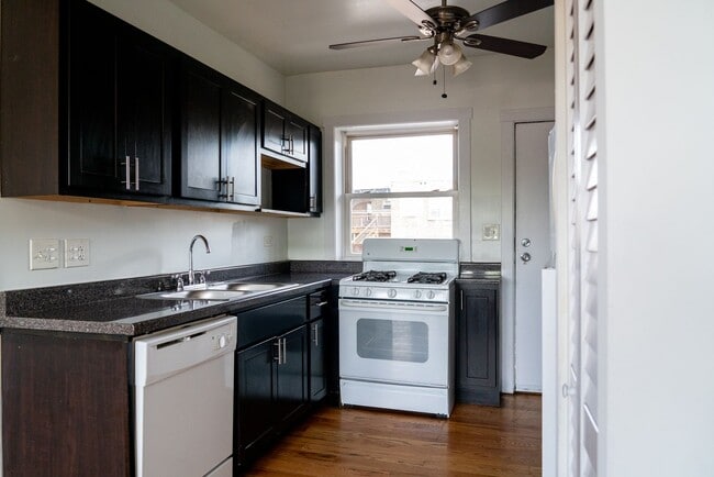 Photo - Albany Park - 2 Bed / 1 Bath - Central Heat - Dog Friendly Unit 3840-305