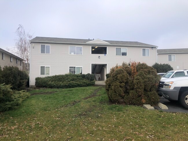 Building Photo - 270 NW Clay Ct Unit B Rental
