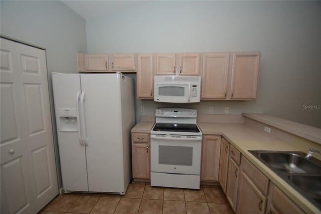 Photo - 37 Eton Ln