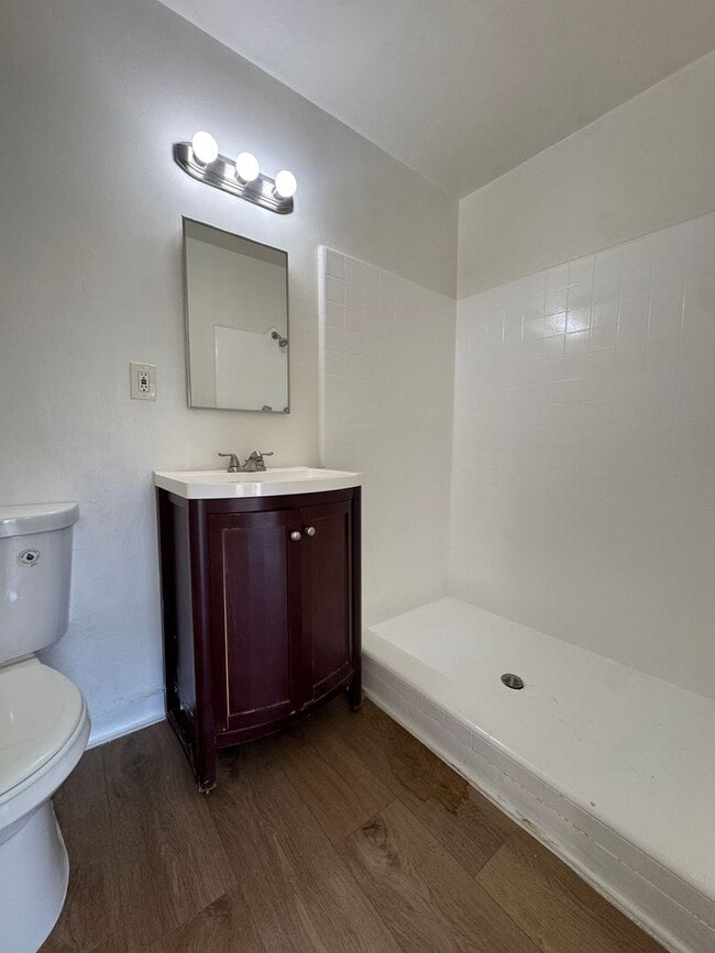 Photo - 917 Centinela Ave