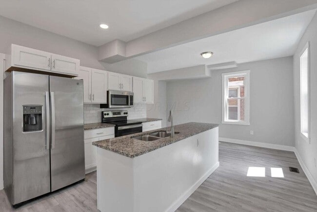 Photo - 1779 Parsons Ave