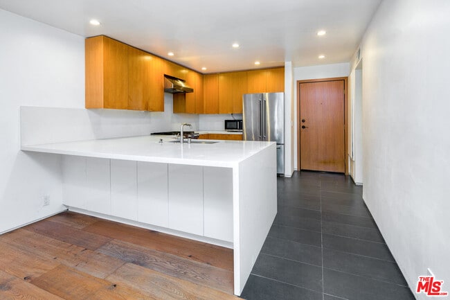 Photo - 1633 S Bentley Ave Unidad 203
