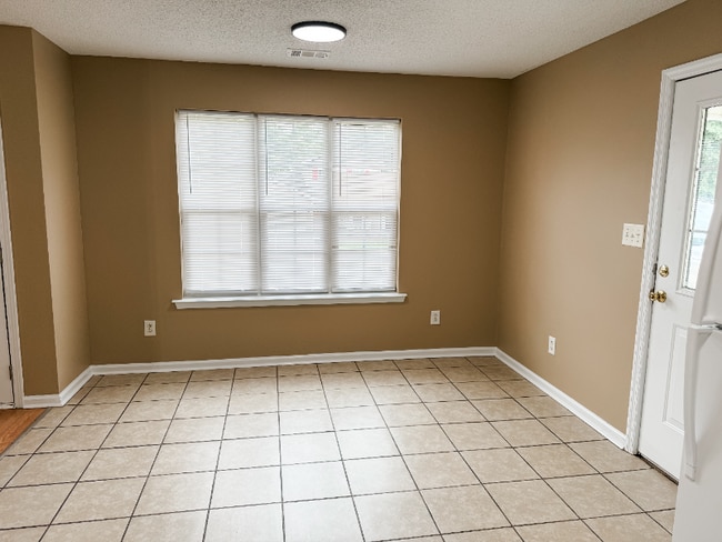 Photo - 304 Spring Creek Dr